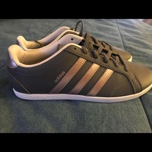 NWOT adidas light sneaker